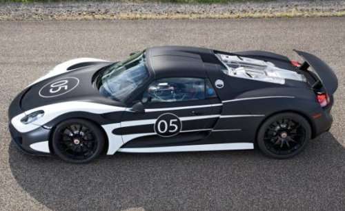 A side view of the first 2014 Porsche 918 prototype