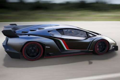 A side profile shot of the Lamborghini Veneno in action 