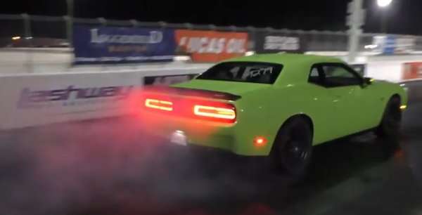Dodge Hellcat Challenger burnout SS