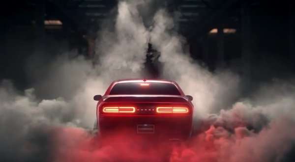 The 2016 Dodge Challenger Turns a Burnout into Art Video 