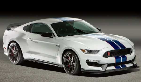 Ford Shelby GT350R Mustang in white