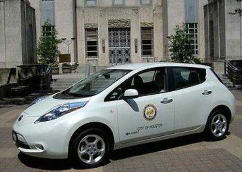 One of Houston’s Nissan Leaf electric cars parked in front of City Hall (Photo c