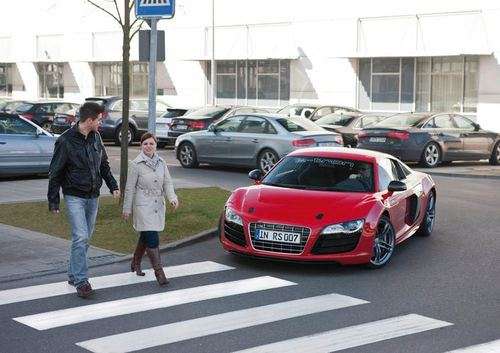 Audi e-Tron interacting with Pedestrians