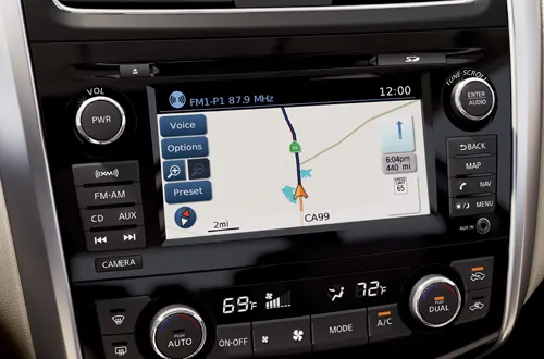 2013 Nissan Altima sedan with NissanConnect Navigation