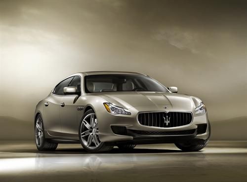 2014 Maserati Quattroporte front right corner