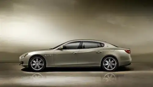 2014 Maserati Quattroporte side