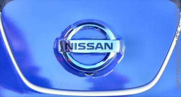Nissan LEAF nameplate blue