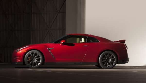 2015 Nissan GT-R in red