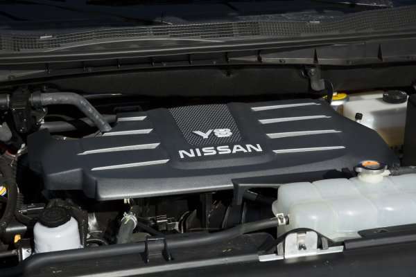 Nissan Titan V8 gas engine