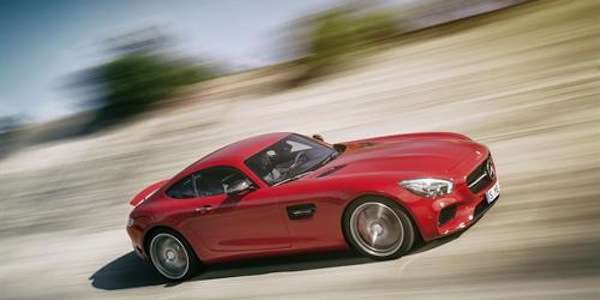 How does the new 2016 Mercedes AMG GT line up next to the Porsche 911?