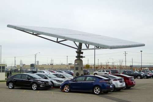 GM's first Tracking Solar Tree by Envision Solar. Image courtesy of GM.