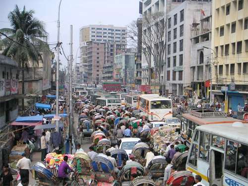 Dhakara rush hour. Image courtesy of Wikimedia. 