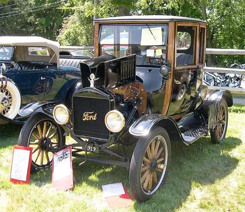 1919 Model T Highboy. Image courtesy of wikimedia commons. 