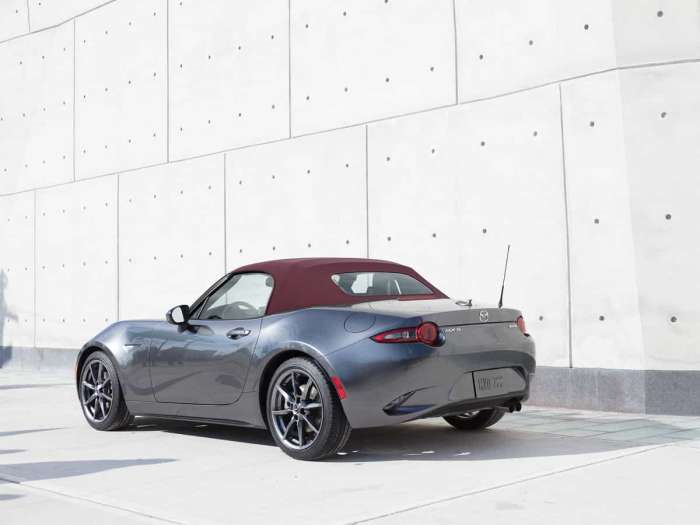 Mazda offers deep discounts on 2018 Miatas.