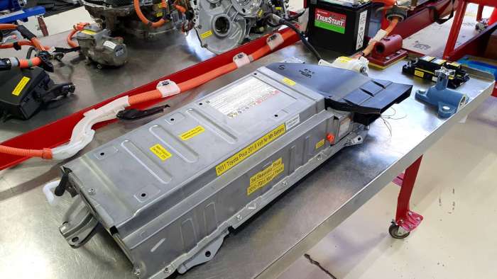 Check your hybrid battery on your Toyota Prius to see how good it is 2010-2015 Toyota Prius Hybrid Battery