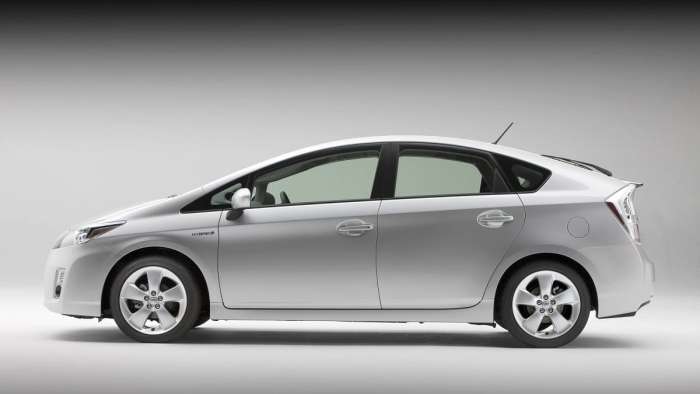 2011 Toyota Prius named best used car under $10,000.