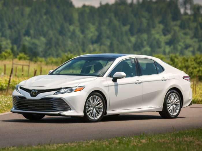 2018 Camry XLE V6 Driver's Side