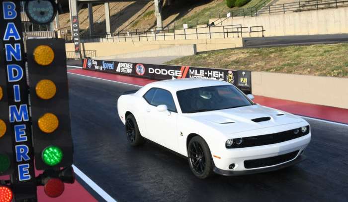 Dodge Challenger R/T Scat Pack 1320 in White