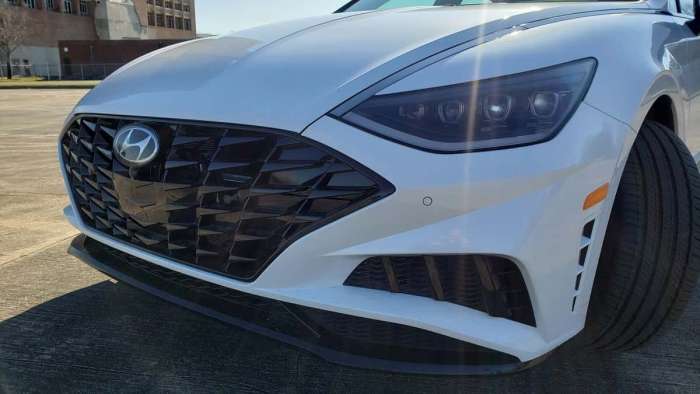 2020 Hyundai Sonata white front look and grille with headlight