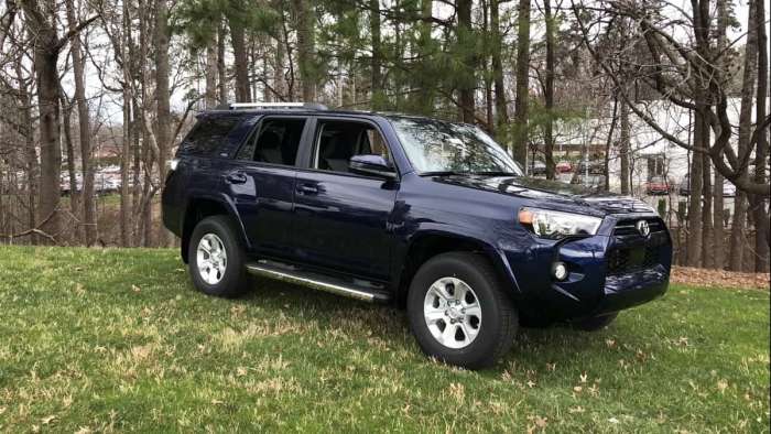 2020 Toyota 4Runner SR5 4x4 Nautical Blue profile front end view