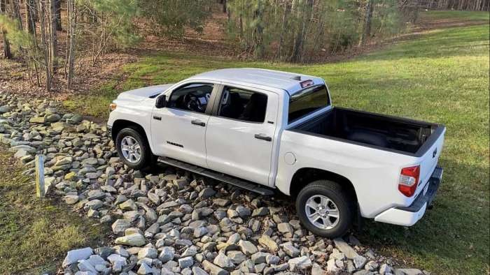 2021 Toyota Tundra SR5 CrewMax Super White overhead view profile and front end