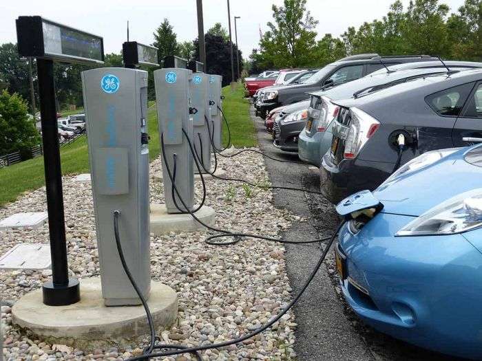 Electric Cars Charging 200-900 size nissan leaf toyota prius plug in