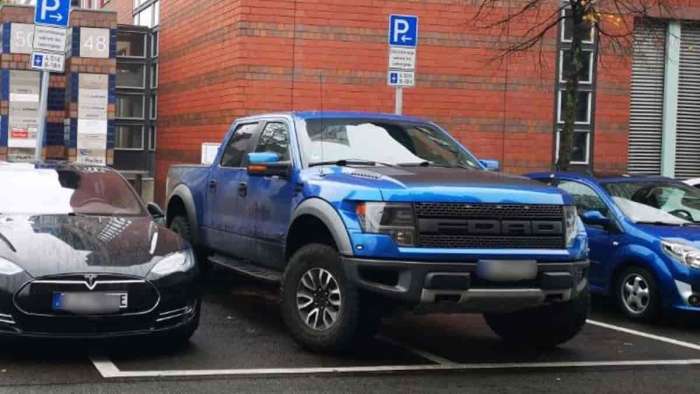 Full-sized Ford F150 Raptor Parked Where It Shouldn't Be