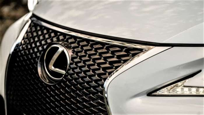 Toyota/Lexus Mechanic Reviews the Least Expensive Lexus Today