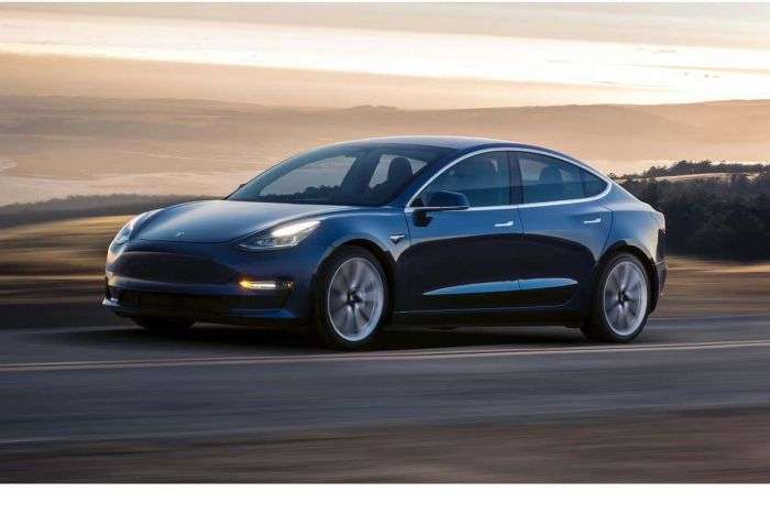 Tesla Model 3 Deliveries Still Flat. 