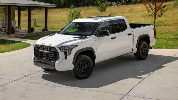 Owner Gives in Depth Report on 2022 Toyota Tundra SR5 Towing Experience