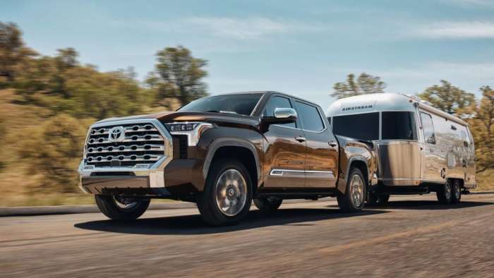 Owners Disappointed With 2022 Toyota Tundra Towing Hitch. No Room for Safety Chains