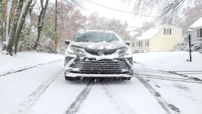 Toyota Sienna winter image by John Goreham