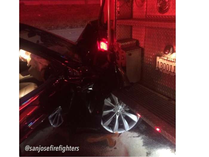 Another Tesla crashes into another firetruck. 