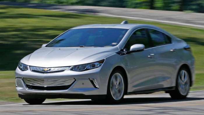 The new Chevy Volt silver color front view