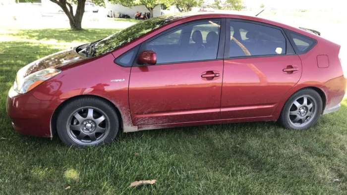 2007 Red Toyota Prius with 250,000 miles 