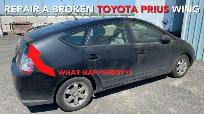 2004 Toyota Prius Missing the rear spoiler 