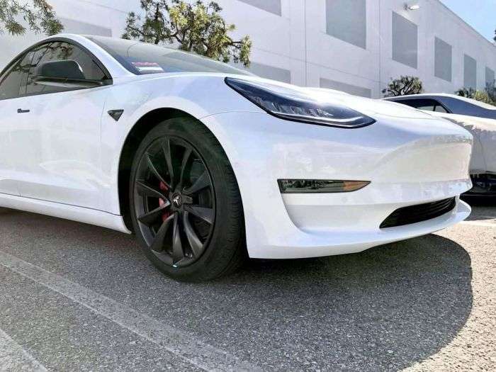 White Tesla Model 3 1200x900 size