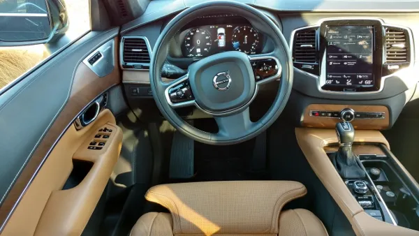 2017_Volvo_XC90_T6_Inscription_Interior