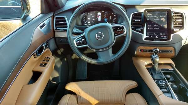 2017_Volvo_XC90_T6_Inscription_Interior