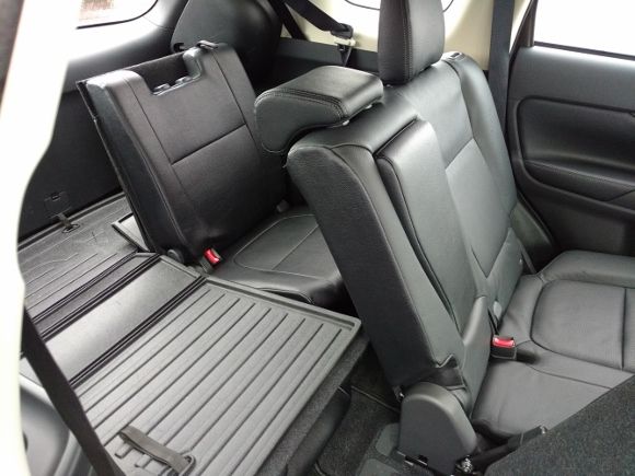 Mitsubishi_Outlander_3rd_Row_interior