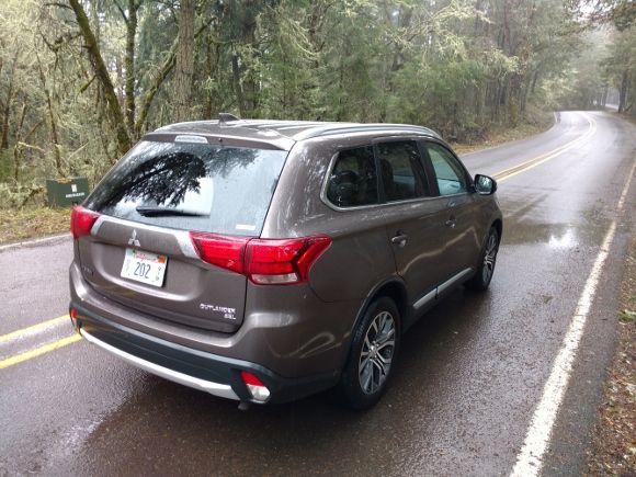 2017_Mitsubishi_Outlander_Rear