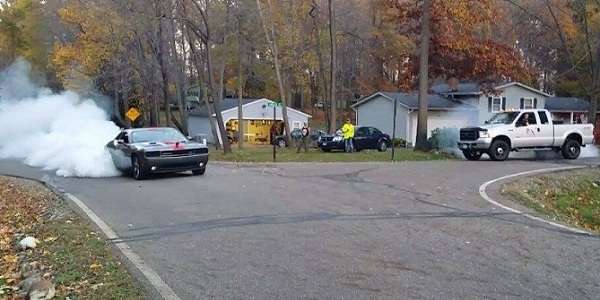 Dodge Challenger vs Ford F-350