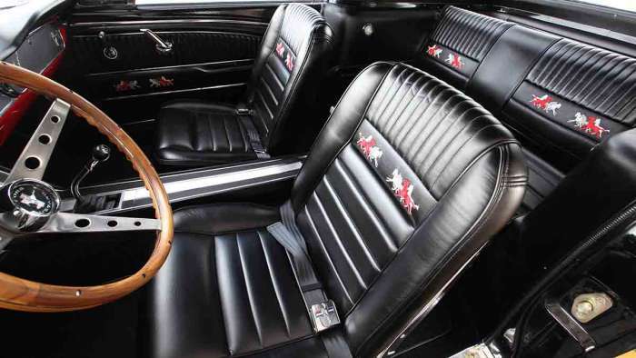 1965 Ford Mustang Restomod interior