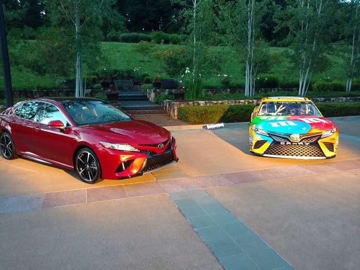 NASCAR_inspired_2018_Toyota_Camry_XSE