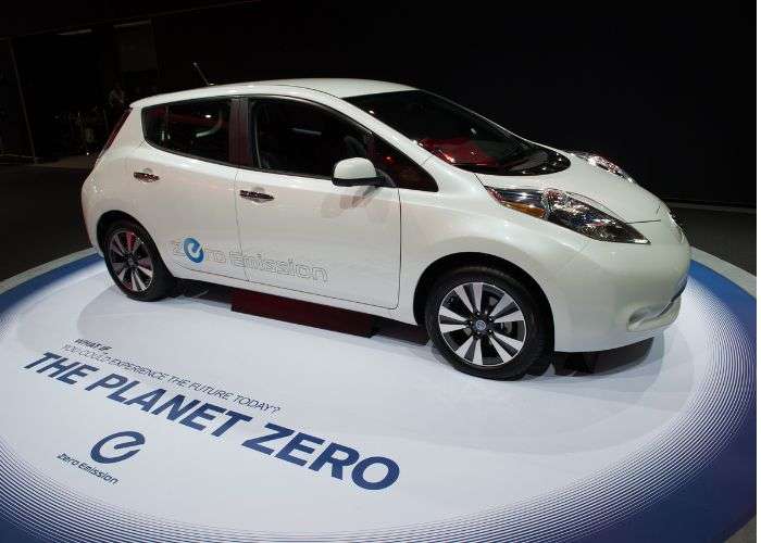  Pioneering Electric Mobility: Explore the 2015 Nissan Leaf - Nissan's Groundbreaking All-Electric Car&quot;