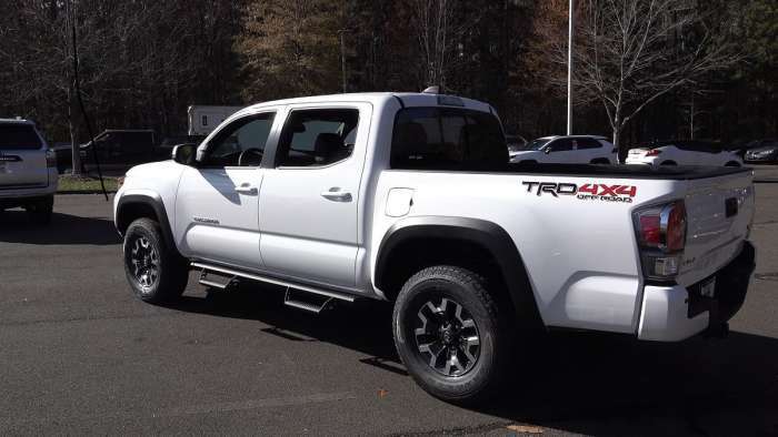 2020 Toyota Tacoma TRD Off-Road Super White profile