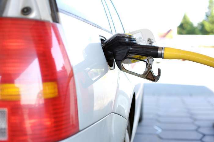refueling hybrid car gas pump