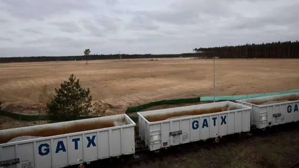 Tesla Giga Berlin Gravel Train from DRE