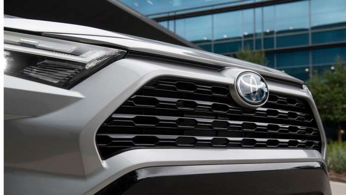 The Gap Between Your Headlight and Hood on the 2022 Toyota RAAV4 Hybrid is Not a Toyota Mistake