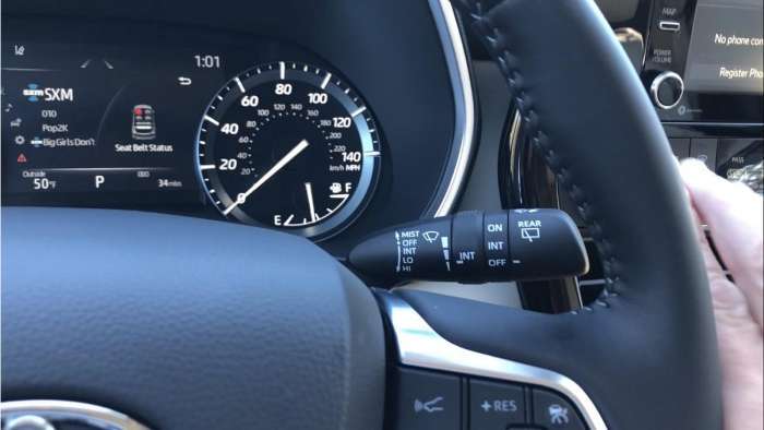 2020 Toyota Highlander XLE harvest beige interior windshield wipers